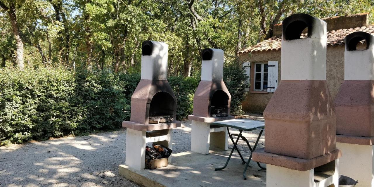 Domaine Les Chenes Blancs Hotel Saint-Saturnin-d'Apt Buitenkant foto