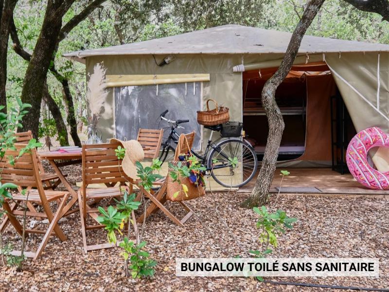 Domaine Les Chenes Blancs Hotel Saint-Saturnin-d'Apt Buitenkant foto