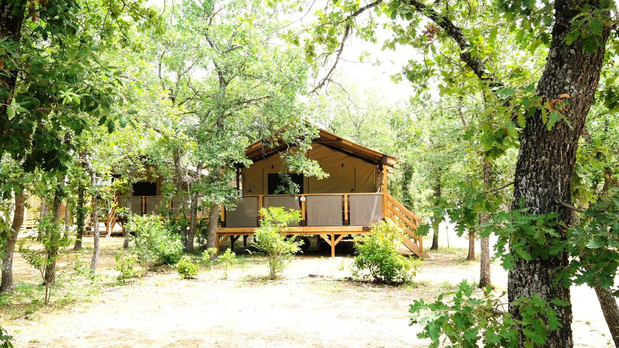 Domaine Les Chenes Blancs Hotel Saint-Saturnin-d'Apt Buitenkant foto