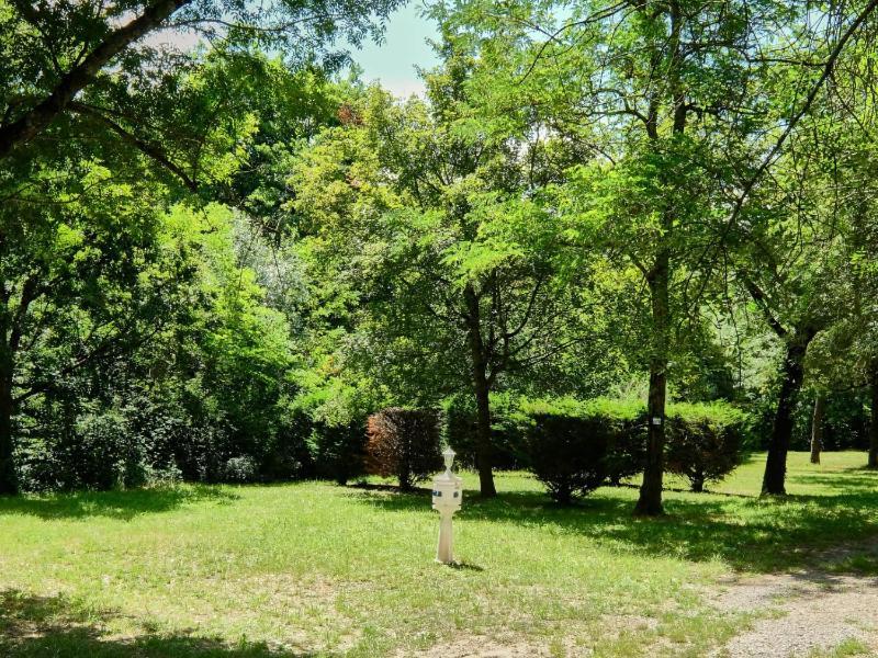 Domaine Les Chenes Blancs Hotel Saint-Saturnin-d'Apt Buitenkant foto