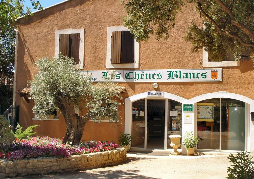 Domaine Les Chenes Blancs Hotel Saint-Saturnin-d'Apt Buitenkant foto